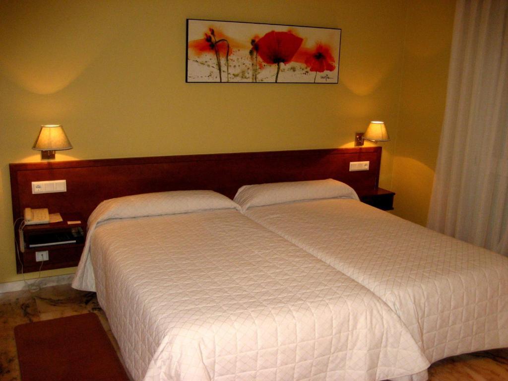 Hotel La Torre Vega de Valdetronco Rum bild