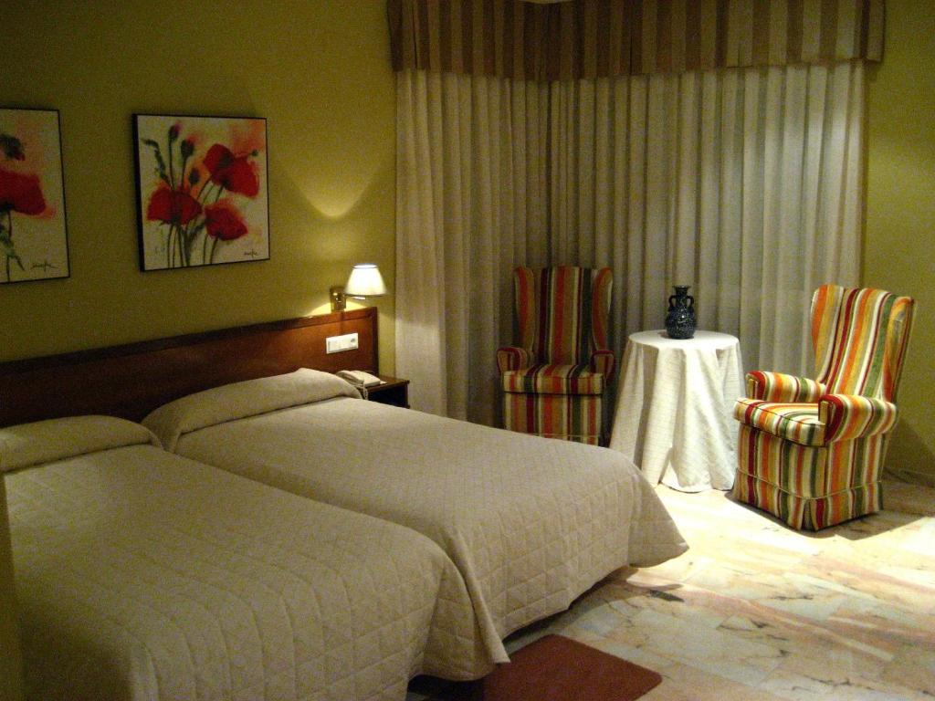Hotel La Torre Vega de Valdetronco Rum bild