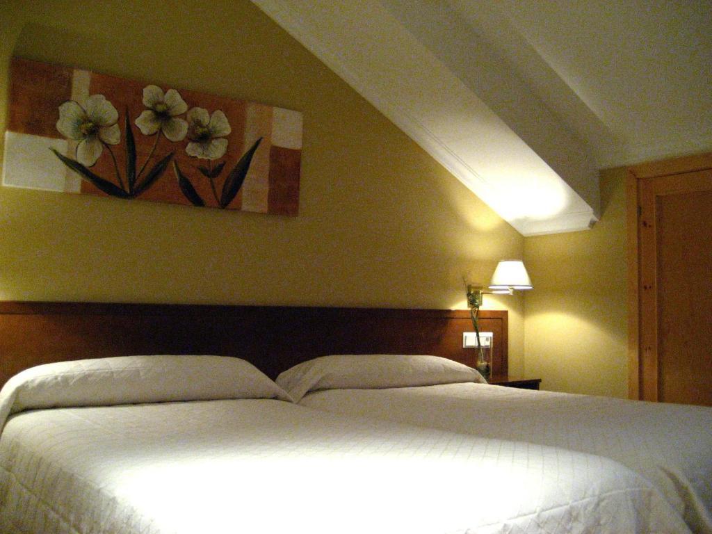 Hotel La Torre Vega de Valdetronco Exteriör bild