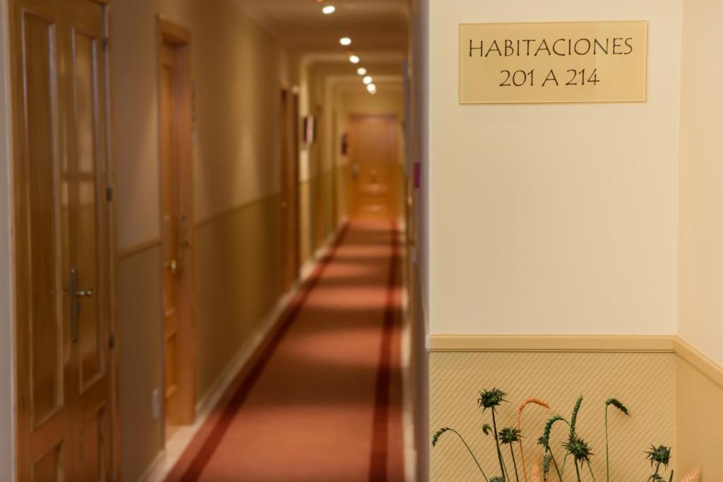 Hotel La Torre Vega de Valdetronco Exteriör bild